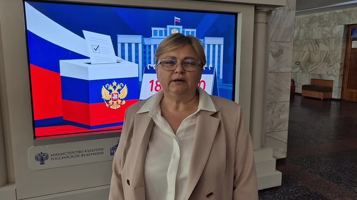 Исполнительный секретарь Ровеньковского местного отделения Единой России Ирина Нечуева приняла участие в голосовании на выборах депутатов Государственной Думы РФ: