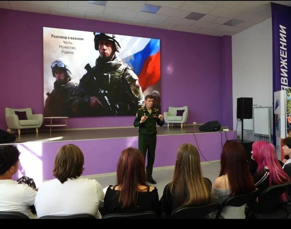 Роман Лысенко: В молодёжном центре состоялась встреча «Диалог с Героем» — она получилась по-настоящему глубокой и искренней