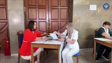 Председатель Избирательной комиссии ЛНР Марианна Сумская приняла участие в голосовании
