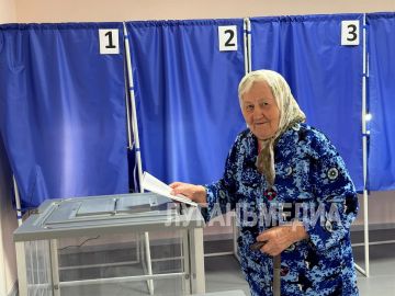 На избирательный участок в Лутугино пришла 89-летняя читательница «Нашей трудовой славы» Прасковья Кремезная