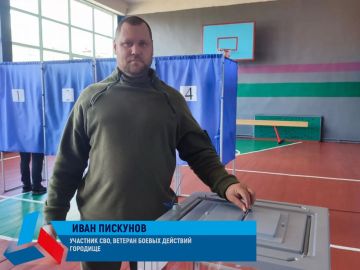 Наши защитники приходят на участки, чтобы отдать свой голос и в третий день голосования