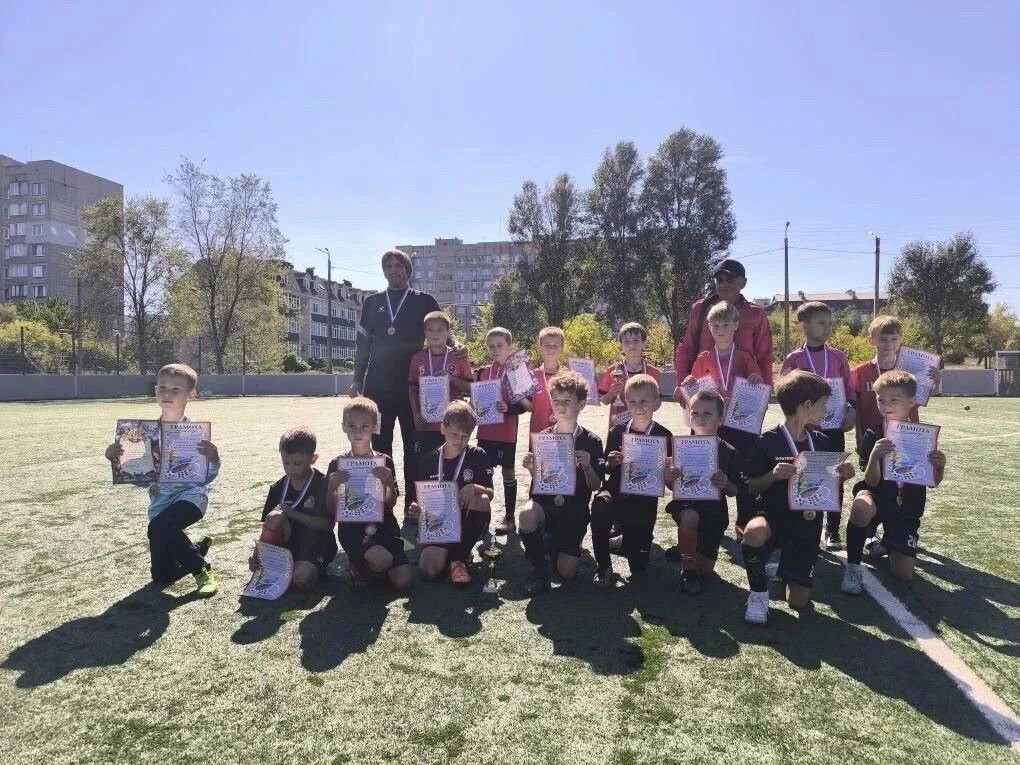 В День города Алчевска прошли захватывающие турниры по футболу, настольному теннису и баскетболу 3х3