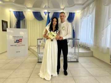 Свадебный день и гражданский долг: молодожёны Жук проголосовали на выборах в пгт Меловое