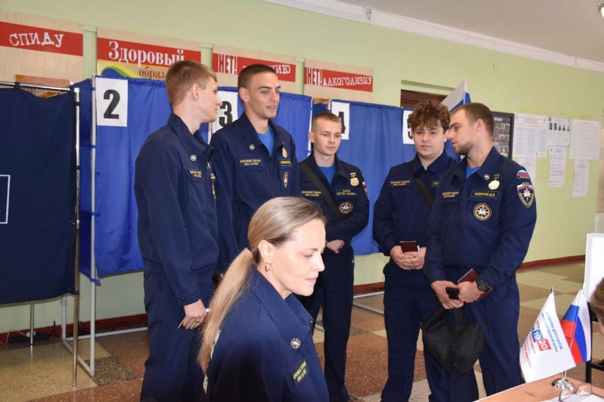 Сегодня, добровольцы ССО «Молодогвардеец» ЛугРО ВСКС, студенты Краснодонского факультета инженерии и менеджмента (филиал) «ЛГУ им. В. Даля», а также старший преподаватель кафедры государственного управления и техносферной...