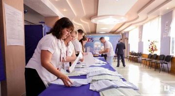 Колесников и Санаев лидируют на выборах в Госдуму от ЛНР