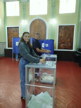 Ровеньковские студенты приняли участие в голосовании