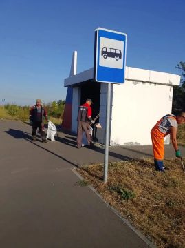 Чистота на остановках: дорожники привели в порядок трассу Граница Донецкой Народной Республики – Антрацит