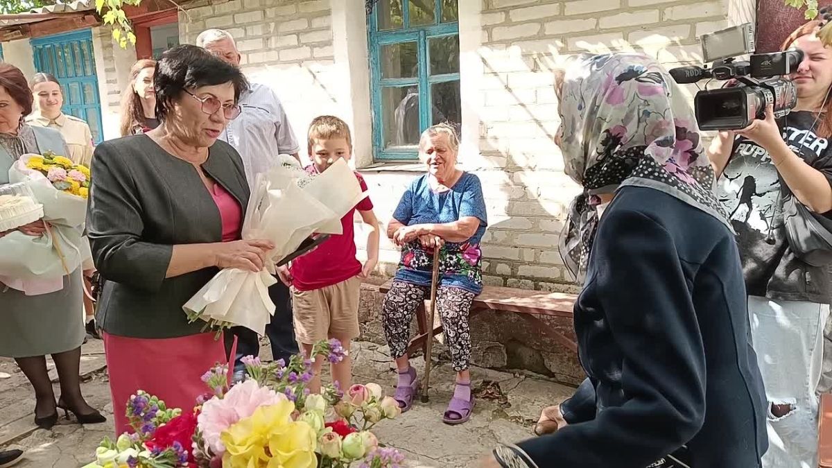 Сегодня исполнилось 100 лет со дня рождения почетной жительницы пгт Новодарьевка, труженице тыла Петенко Надежды Васильевны