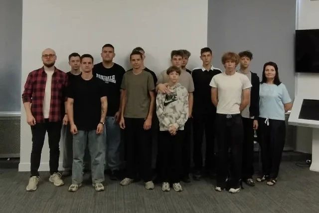 В Лутугинском РДК прошла интеллектуальная программа «И великие тайны откроются нам»