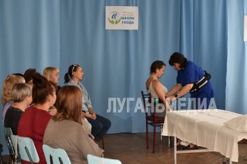 В Антрацитовском комплексном центре социального обслуживания населения (АКЦСОН) успешно реализуется пилотный проект «Система долговременного ухода» (СДУ)