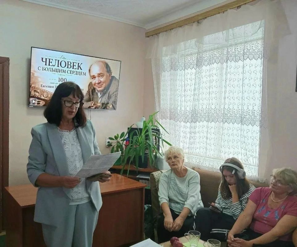 В Лутугинской библиотеке прошёл вечер к 100-летию Евгения Леонова