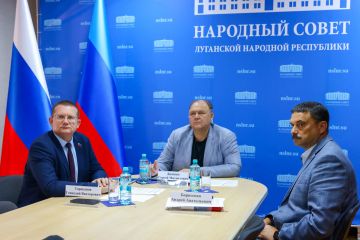 Сергей Диденко и Геннадий Тараканов приняли участие в круглом столе, посвященном экономико-правовому развитию топливно-энергетического комплекса в новых регионах РФ