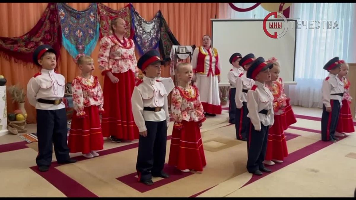 Казаки «Станицы Луганский Каменный Брод» приняли участие в региональном форуме дошкольных организаций