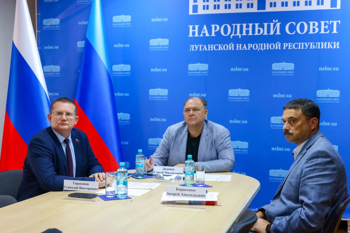Сергей Диденко и Геннадий Тараканов приняли участие в круглом столе, посвященном экономико-правовому развитию топливно-энергетического комплекса в новых регионах РФ