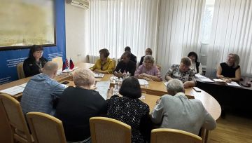 В Администрации Краснолучского городского округа прошло заседание комиссии по делам несовершеннолетних и защите их прав