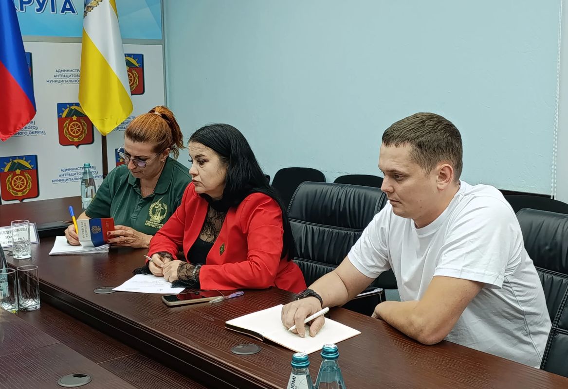 Помощь рядом: в Антрацитовском муниципальном округе прошел выездной прием для участников СВО и их близких