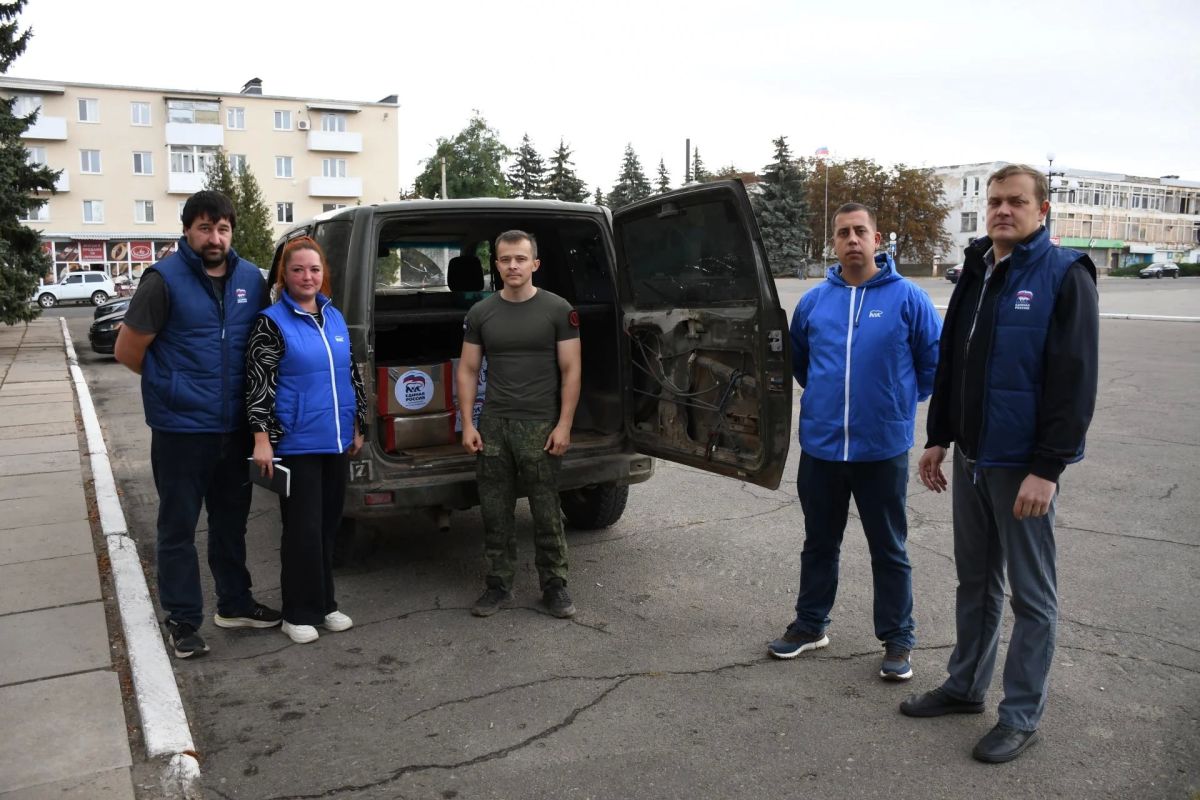 Первомайские единороссы передали гуманитарную помощь на передовую