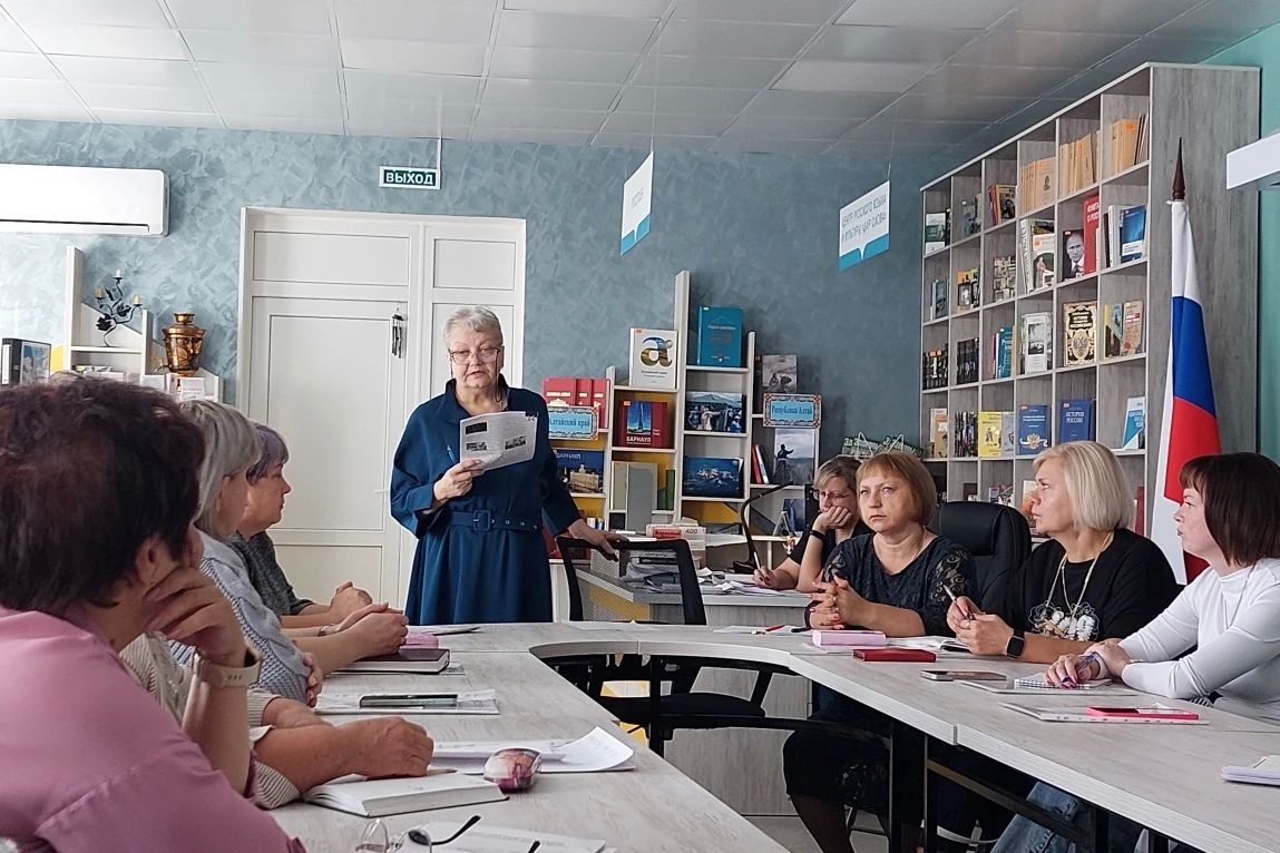 В Славяносербской центральной библиотеке состоялось рабочее совещание руководителей библиотечной сети