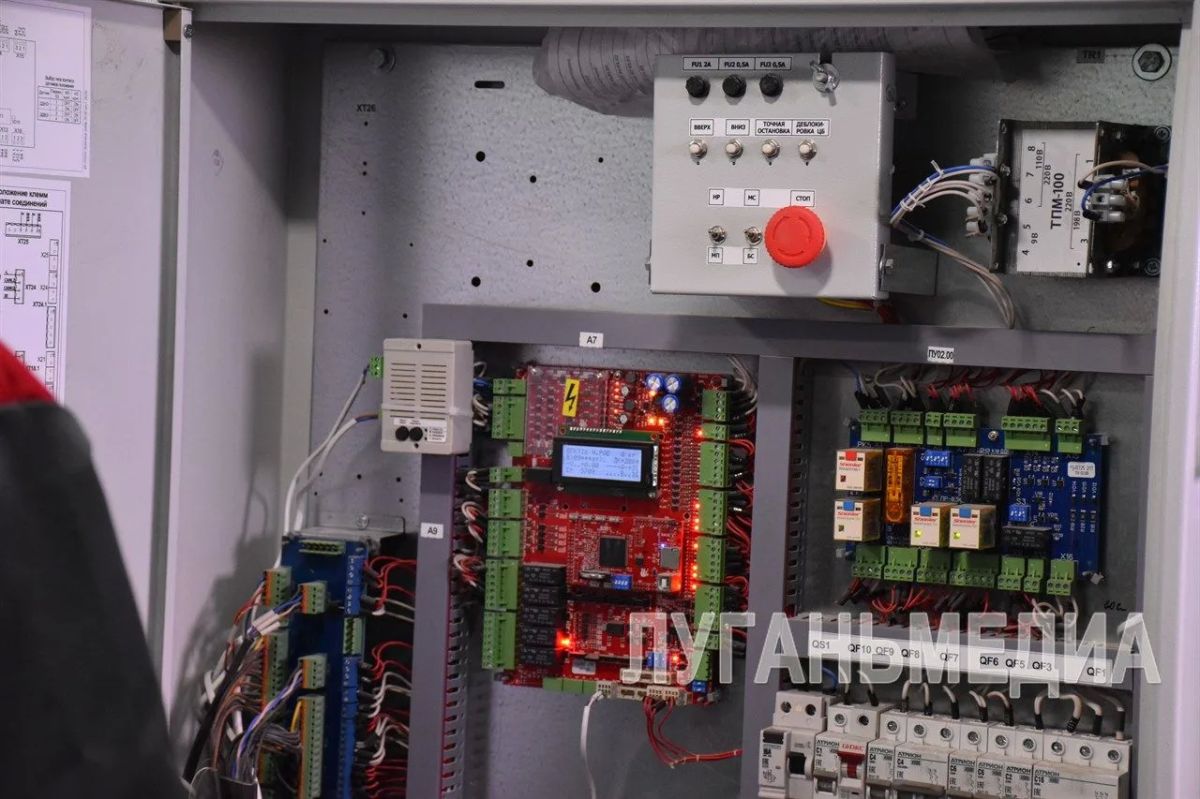 В Брянке ведется установка новых лифтов в многоквартирных домах