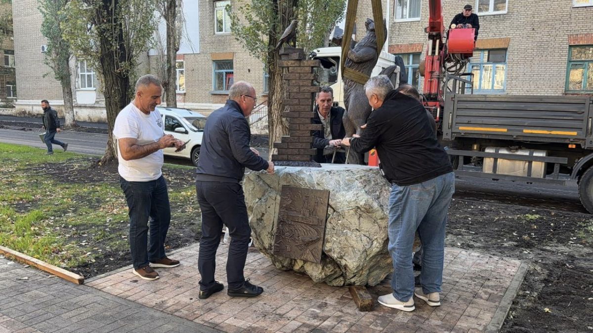 Символ дружбы Молодогвардейска и Тюмени установили ко Дню города