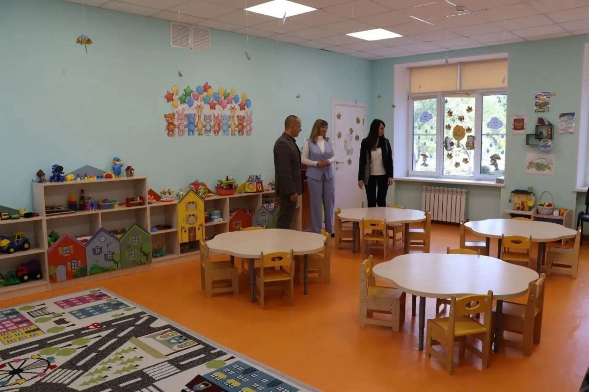 Единороссы поздравили коллектив одного из детских садов Северодонецка с Днём воспитателя и всех дошкольных работников