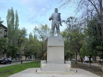 В Молодогвардейске завершили установку опор освещения