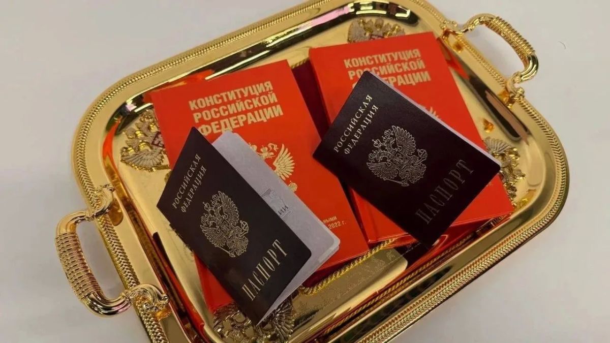 Важный день для юных патриотов ЛНР: вручение первых паспортов РФ!