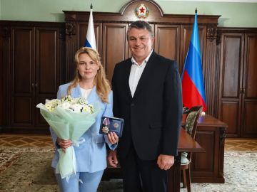 Леонид Пасечник: Встретился с Дарьей Сергеевной Лантратовой, которая завершает работу на посту сенатора от нашего региона