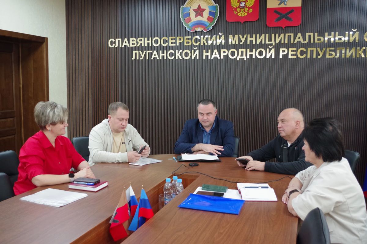 Алтайский край и Славяносербский округ сверили часы: работы на инфраструктурных объектах идут строго по графику