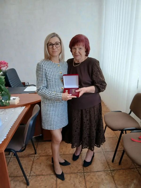 Сегодня свой 85 летний юбилей празднует директор ООО "Луганский Торговый Дом" Куликова Нина Николаевна
