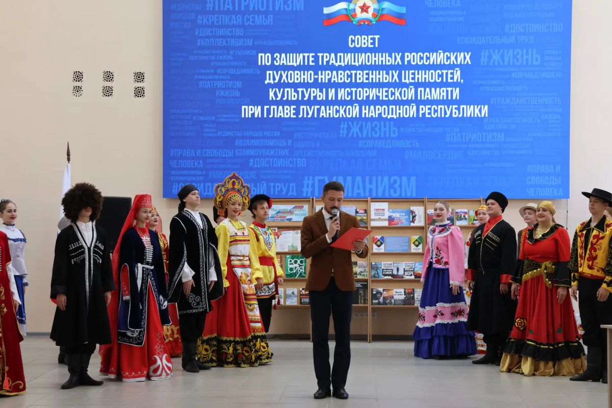 В Луганске прошло заседание Совета по защите традиционных российских духовно-нравственных ценностей, культуры и исторической памяти при Главе ЛНР