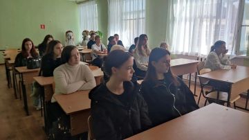 Специалисты филиала № 21 ГКУ ЛНР «РЦСЗН» по Старобельскому и Новоайдарскому м/о рассказали студентам ГБОУ СПО ЛНР «Новоайдарский аграрный колледж» о том, с чего можно начать самостоятельную жизнь после окончания колледжа