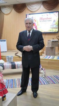В Луганске открылась выставка «Нарядное путешествие: четыре региона, одна история»