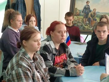 В Кировском историко-художественном музее для учащихся Кировского транспортного техникума состоялось познавательное мероприятие «Горжусь тобой, моя Россия», посвящённое Дню воссоединения ДНР, ЛНР, Запорожской и Херсонской...