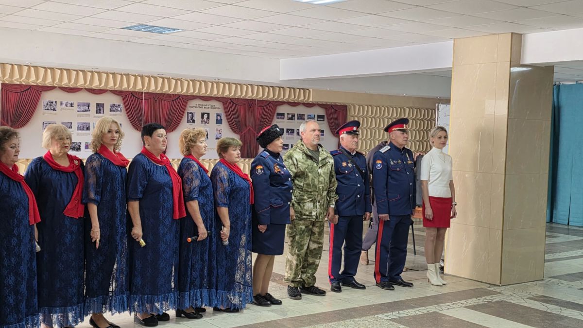 В Суходольске прошел митинг в честь воссоединения с Россией