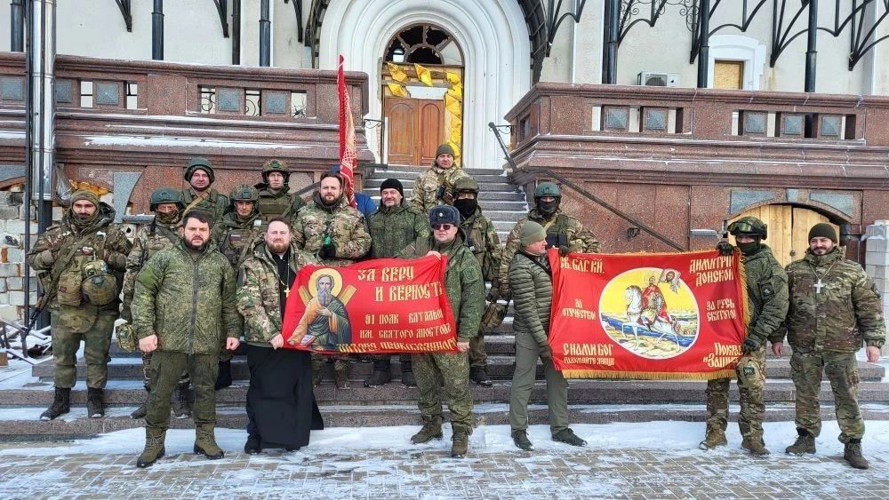 Я родился на излете советской эпохи, и долгое время для меня "бывшие" республики, по границам которых развалился СССР, были чужими странами, в том числе и та, которую когда-то называли Украиной