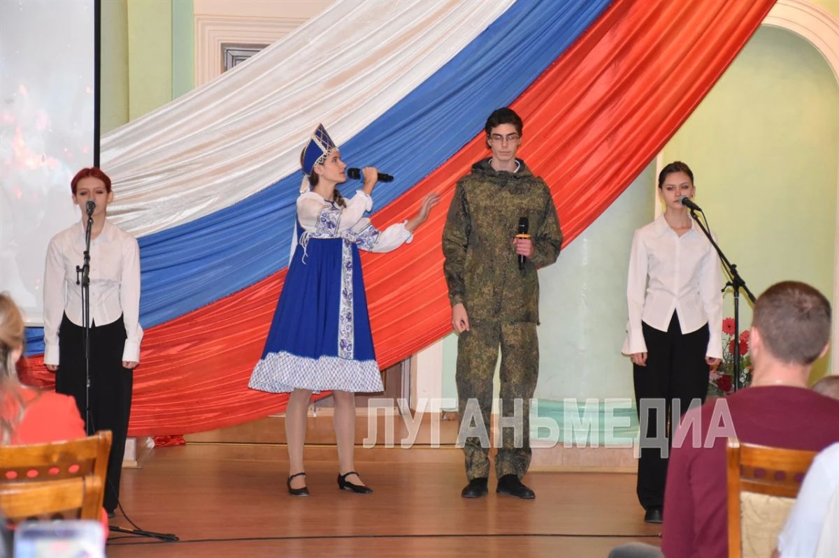В четвертую годовщину воссоединения Луганской Народной Республики с Российской Федерацией в Краснодоне состоялось праздничное мероприятие