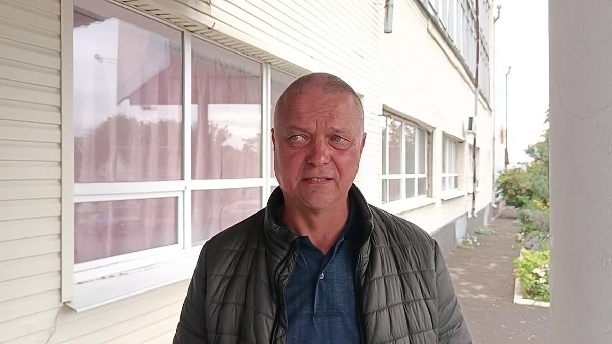 В Ровеньках продолжается капитальный ремонт кровли спорткомплекса «Юбилейный» при поддержке Республики Коми В городском округе город Ровеньки продолжаются работы по капитальному ремонту кровли МБУ «Спортивный комплекс...