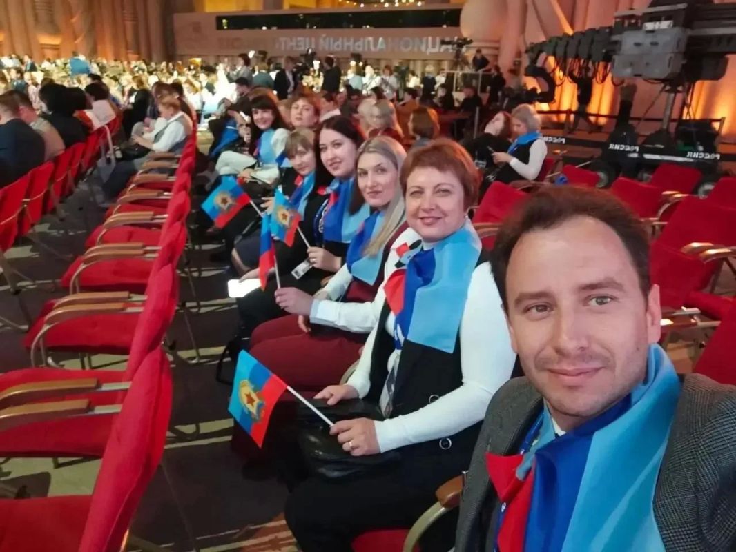 Классный руководитель из ЛНР получила награду на форуме в Москве