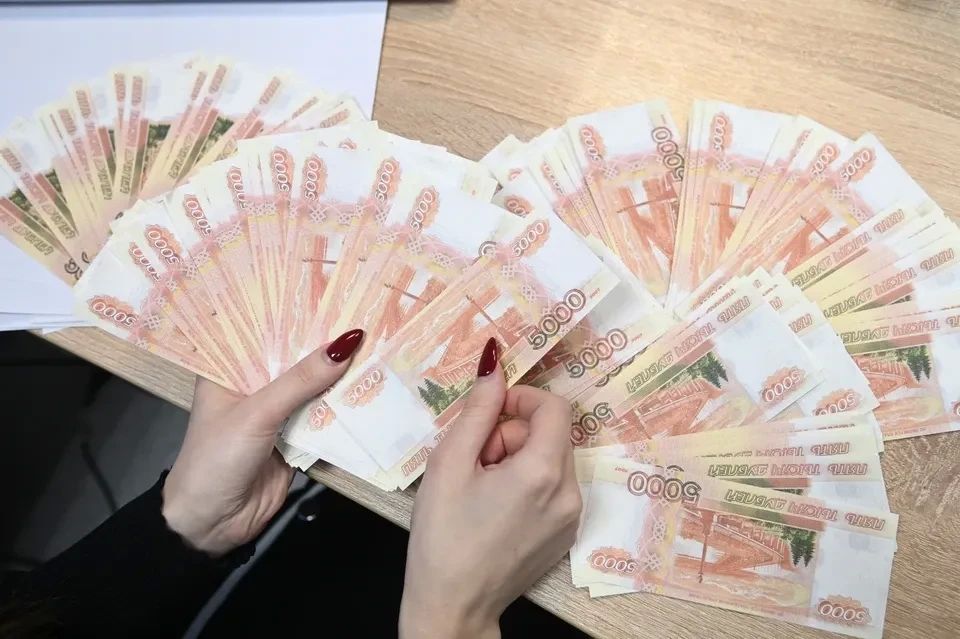 В Свердловске шесть предпринимателей оштрафовали за открытую выкладку табака