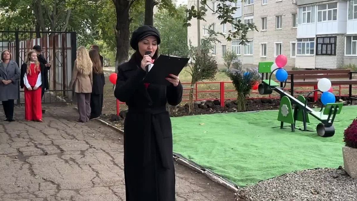 Андрей Рубанцов: В Ровеньках открыли благоустроенную территорию у Детской школы искусств №2 Сегодня вместе с депутатом Народного Совета ЛНР Беллой Демешко, юными ровечанами и жителями нашего городского округа открыли...