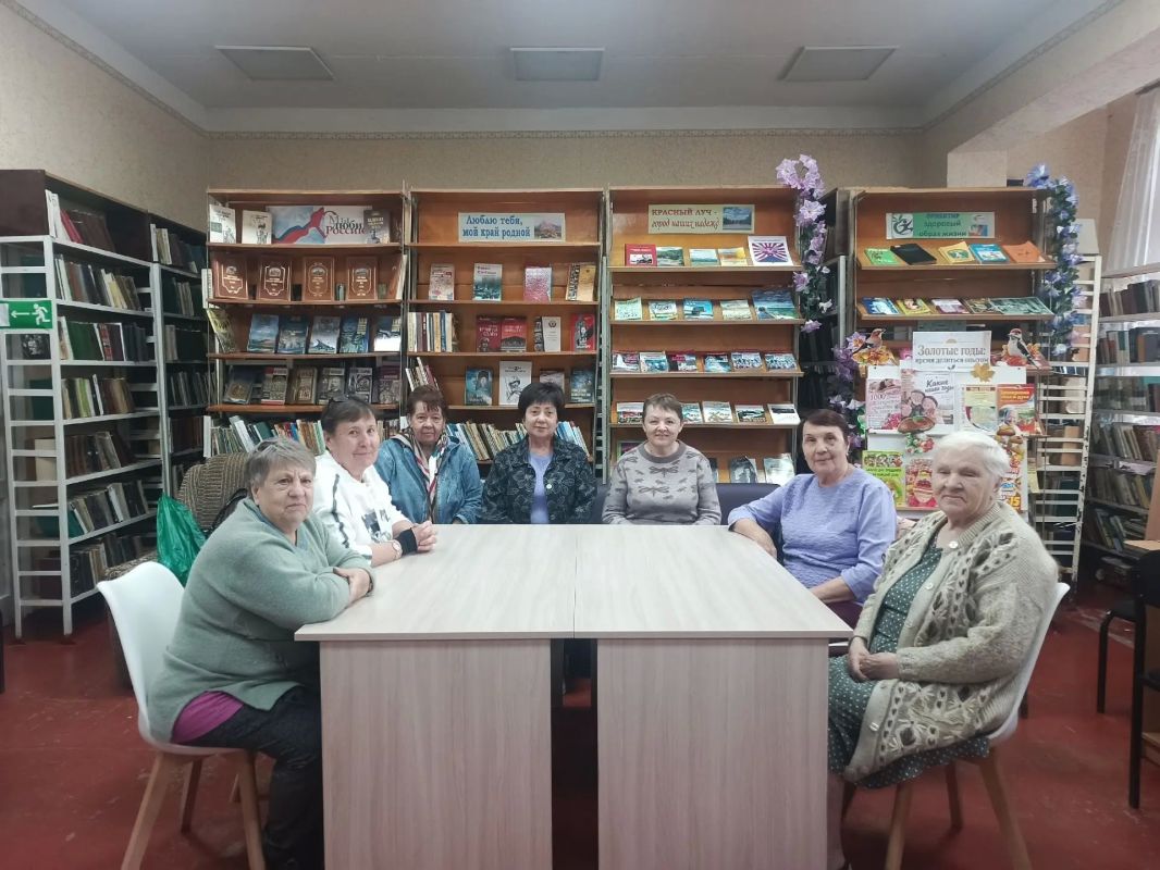 Сегодня в библиотеке-филиале № 3 МБУ «Краснолучская центральная городская библиотека им. Н.К. Крупской» прошёл праздничный вечер «Какие наши годы!», посвящённый Международному дню пожилых людей