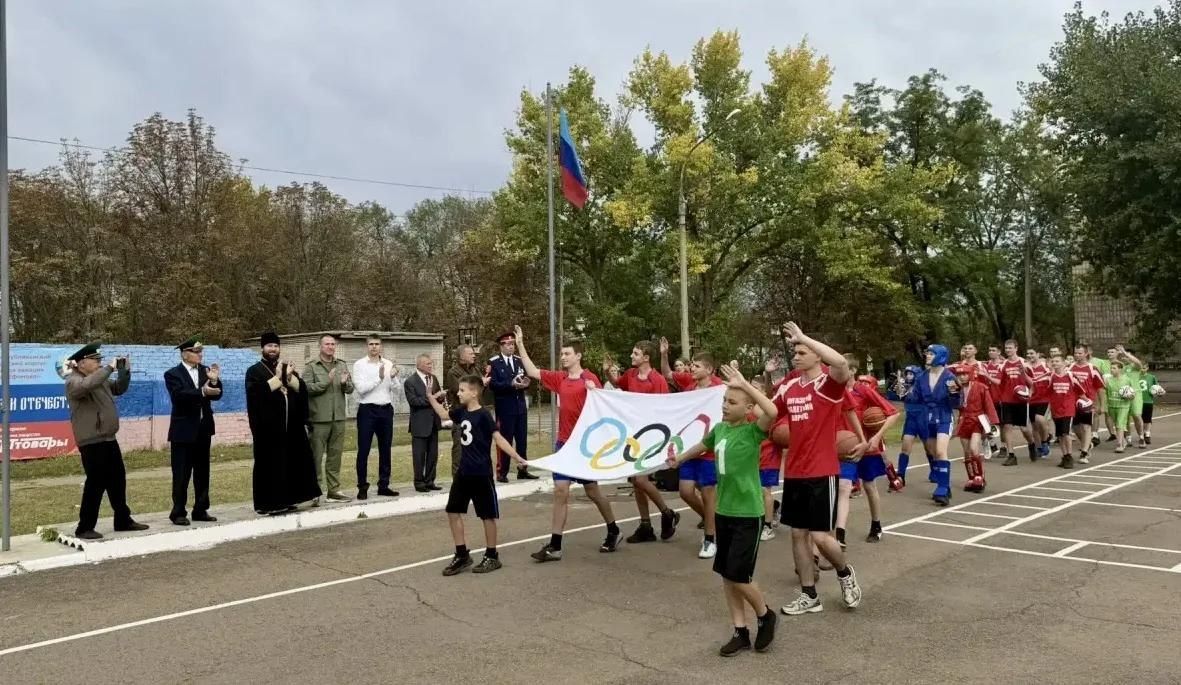 В ЛНР открыли Спартакиаду ко Дню воссоединения с Россией