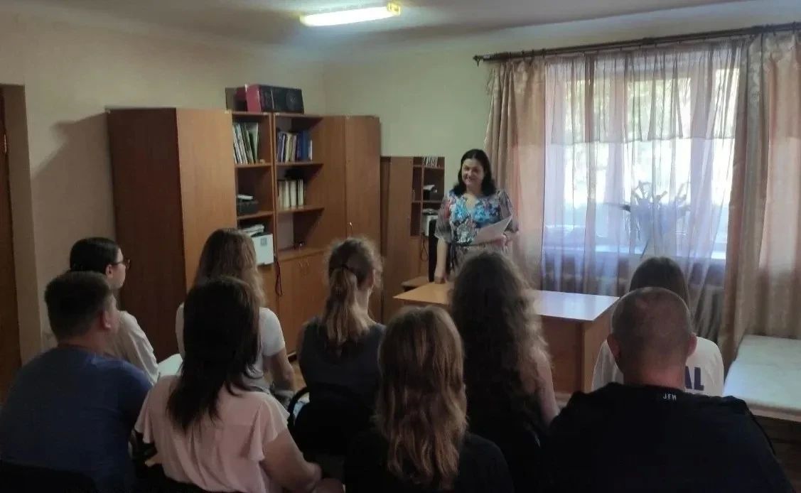 Специалист ЛРКПБ провела профориентационную встречу с учащимися Луганской СШ № 17