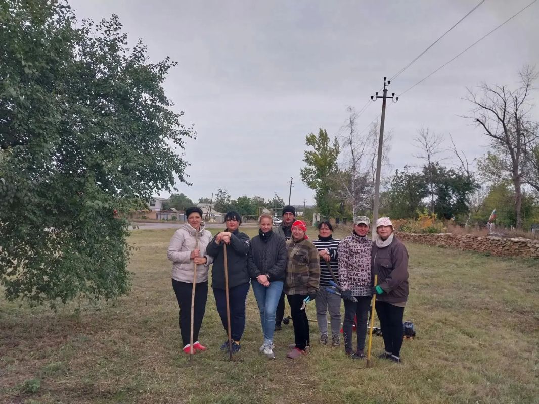 Чистота начинается с нас: в Чернухино привели в порядок территорию у кладбища