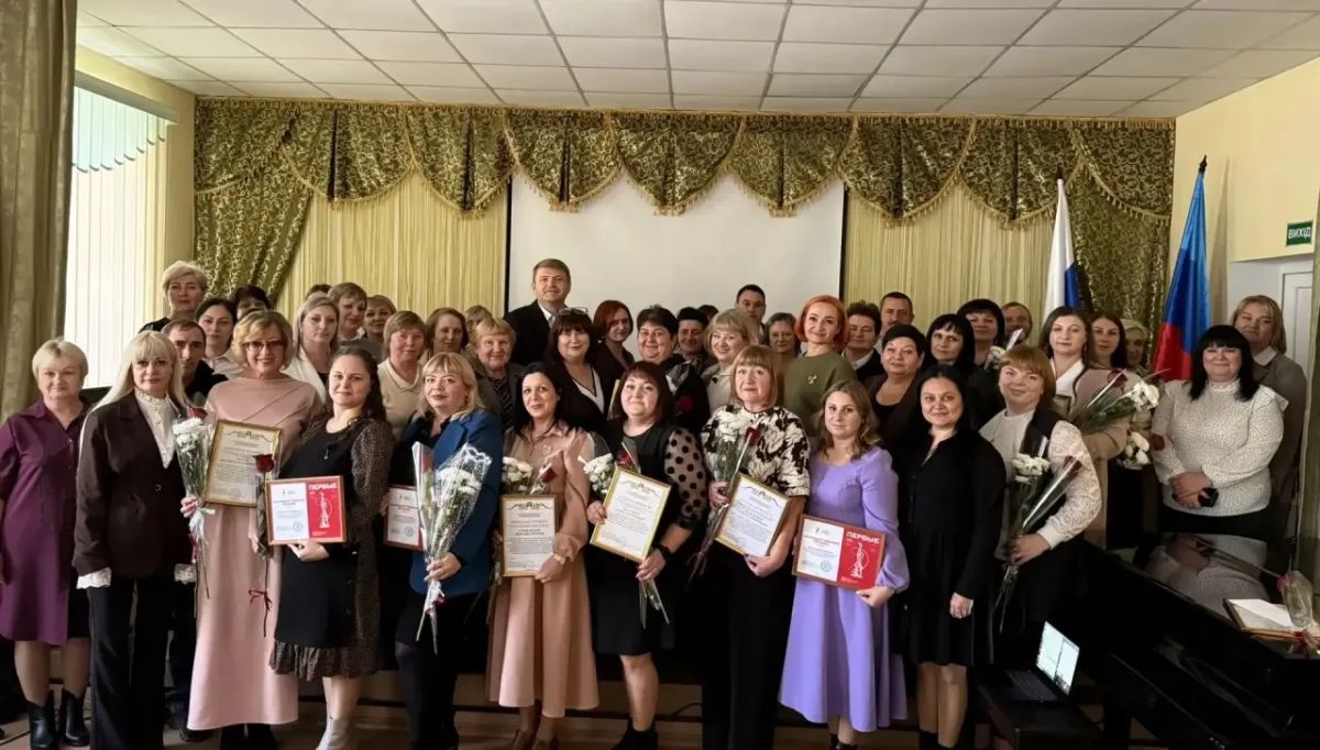 В Меловском округе торжественно отметили День учителя