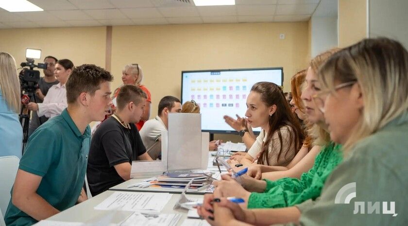 Работодатели в ЛНР с начала года предложили участникам СВО свыше тысячи вакансий