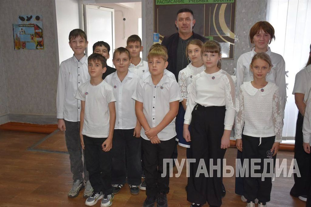 В Стахановском УВК состоялась торжественная церемония посвящения в пионеры