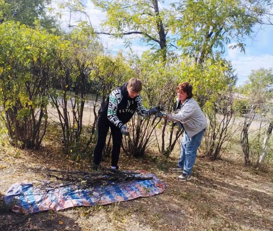 В Каменке благоустроили территорию у памятника «Погибшим землякам»