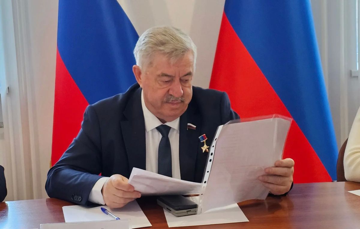 Виктор Водолацкий: Сегодня совместно с депутатом Государственной Думы РФ по Луганскому одномандатному округу Д.С. Колесниковым провели приём граждан по личным вопросам в Региональной общественной приёмной партии «Единая...